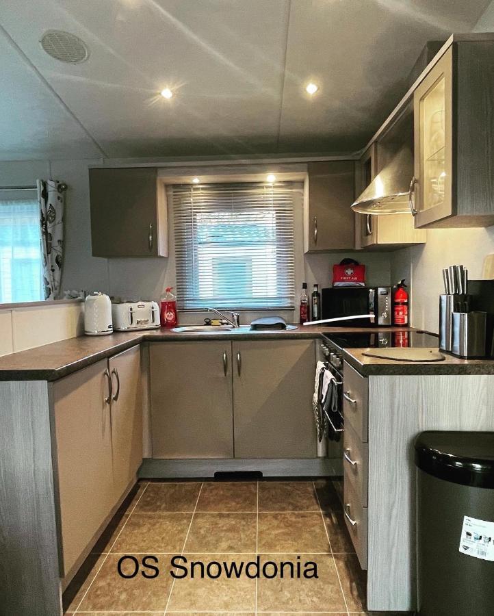 Snowdonia Holidays Caravan Hire - Aberdunant Park - 111 Silver Birch Портмадог Екстериор снимка