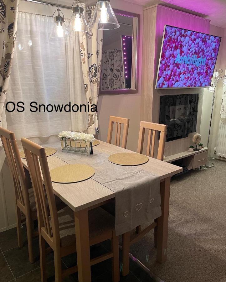 Snowdonia Holidays Caravan Hire - Aberdunant Park - 111 Silver Birch Портмадог Екстериор снимка